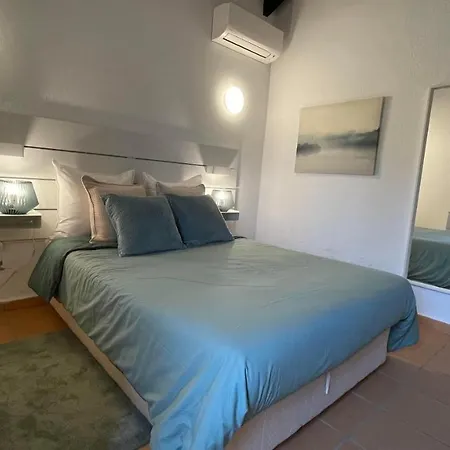 De By Sunny Deluxe 塔维拉