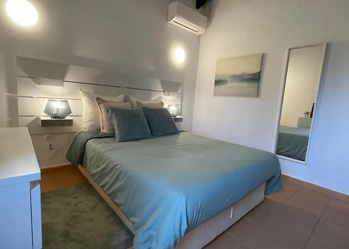 De By Sunny Deluxe 塔维拉